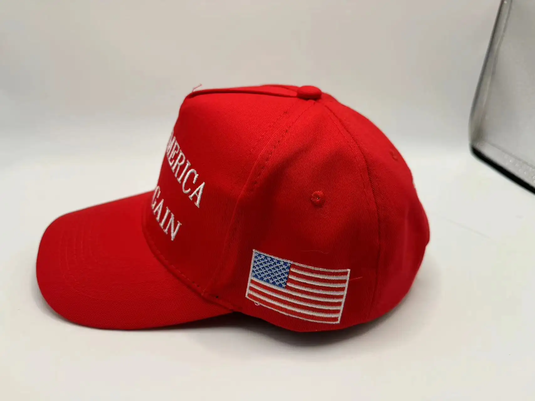Chapéu de beisebol com bandeira dos EUA para campanha eleitoral 2024 USA Maga Make America Great Again