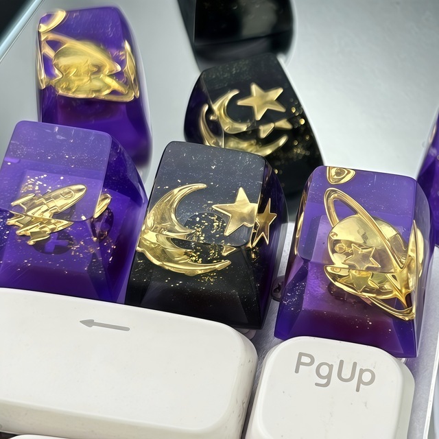 Personalized Transparent Universe Space Keycap Single Mechanical Keyboard with Planet Star Moon Cross Shaft Resin DIY Product
