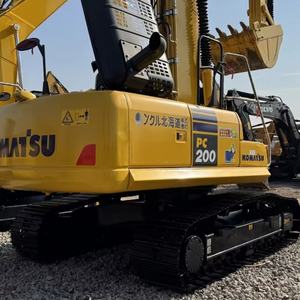 Excavatrice d'occasion Komatsu PC200-8 fabriquée au Japon, machine de taille moyenne d'occasion, 20 tonnes, faible nombre d'heures de travail - Product Image 1