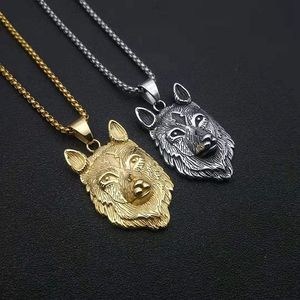 Collier avec pendentif tête de loup en acier inoxydable, design du zodiaque animal unisexe, bijoux à la mode en tons or et argent - Product Image 1
