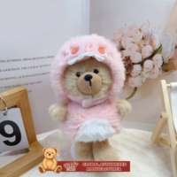 Teddy ISLAND Autorisation Mondiale Personnalisable Vente en Gros Poupées en Peluche Adorables Ensembles de Robes à Carreaux Colorés