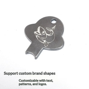 ที่เปิดกระป๋องรูปปลาทำจากสแตนเลส 2.0 พร้อมโลโก้แบบกำหนดเองด้วยการตัดเลเซอร์ ป้ายฮาร์ดแวร์แบบพิเศษ รองรับการเปิดขวดด้วยการงัด - Product Image 4