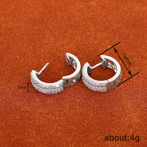 Orecchini con micro pavé di zirconi per donna, gioielli da orecchio alla moda per l'ufficio e l'uso quotidiano - Product Image 4