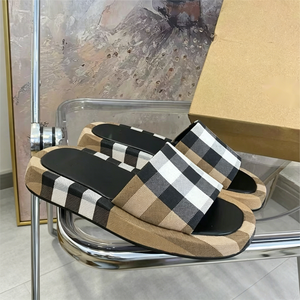 2026 Deodorant Anti-slip Retro Stripe Designer Slippers Luxury High Quality Customizable <b>Plus</b> <b>Size</b> Slippers Quantity Discounts - Product Image 1