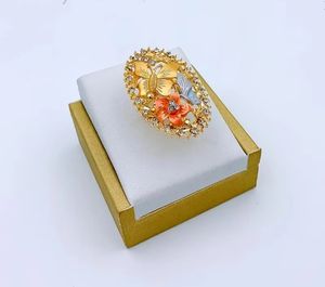 Elegante Juego de Joyas de Novia para Mujer con Chapado en Oro Grueso y Diseño con Acentos de Diamantes para Ocasiones de Boda/Compromiso - Product Image 4