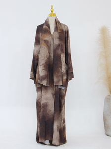 Abaya Abierta con Estampado de Madera Marrón Personalizada Leduo con Hiyab a Juego para Mujer – Caftán Holgado y Modesto - Product Image 2