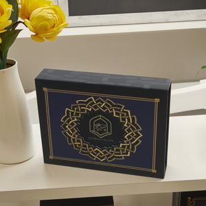 Caja de Regalo Rígida Magnética en Forma de Libro de Cartón Duro para Perfume Sólido Negro Personalizado - Product Image 2