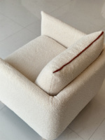 Fauteuil en bois blanc de style européen avec une sensation de plume plus douce, extensible et sectionné pour le salon, la chambre et l'école.