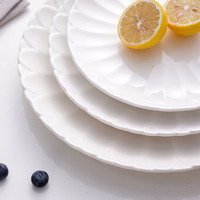 Assiette plate de luxe blanche de haute qualité à compartiments, vaisselle en céramique émaillée personnalisée et écologique pour restaurants
