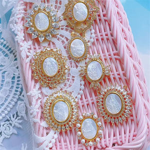 Colgante chapado en oro de 24K con conchas blancas, medalla de <span class=keywords><strong>San</strong></span> <span class=keywords><strong>Benito</strong></span>, protección religiosa - Product Image 2