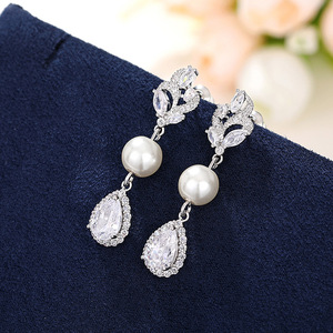 Eleganti Orecchini Vintage a Goccia con Perle e Fiori per Donne, Gioielli Pendenti Lunghi a Forma di Fiore - Product Image 3