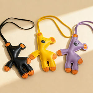 Porte-clés de luxe GHG en cuir PU, pendentif de <span class=keywords><strong>sac</strong></span>, accessoires pour clés de voiture, mini <span class=keywords><strong>sac</strong></span> <span class=keywords><strong>Birkin</strong></span> en forme d'ours en peluche, vente en gros - Product Image 2