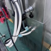 Scelleuse à induction électrique automatique refroidie par eau Zhongjie pour l'emballage des bouchons de bouteilles et de pots en aluminium et en plastique PET