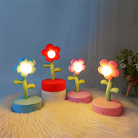 Lampes de bureau de chevet 4 couleurs bon marché Lampe de table en forme de fleur pour chambre à coucher pour enfants Cadeaux