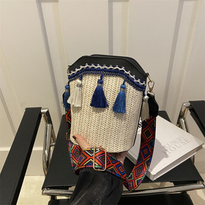 <span class=keywords><strong>Sac</strong></span> de style ethnique tissé d'<span class=keywords><strong>herbe</strong></span> pour l'été des femmes nouveau <span class=keywords><strong>sac</strong></span> à bandoulière unique tissé à pompon décontracté - Product Image 2