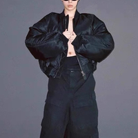 Blouson Bomber Personnalisé Streetwear Homme en Polyester Noir, Blouson Surdimensionné Satiné Épais pour Femme