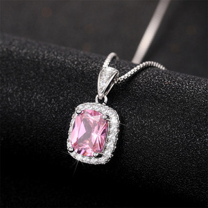 Ciondolo in Moissanite Argento 925 Placcato Rodio Taglio Cushion Pietra Rosa Stile Classico Ciondoli Solitari da Donna per Uso Quotidiano - Product Image 1