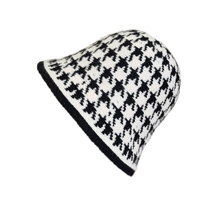 Nouveau Chapeau Bob d'Hiver en Cachemire Brodé Style Japonais Coréen Mignon Tricoté Coupe-Vent Chaud Polyvalent Chapeau de Pêcheur - Product Image 1