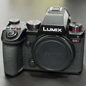 Venta superior Lumix S5 Mark II 24.2MP Cámara digital sin espejo CMOS de fotograma completo con característica especial de tarjeta SD - Product Image 1