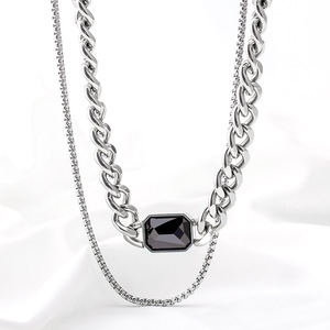 สร้อยคอคิวบันสแตนเลสสตีลสองชั้นพร้อมจี้แก้วสีดำลายเรขาคณิตสำหรับผู้ชาย - Product Image 1