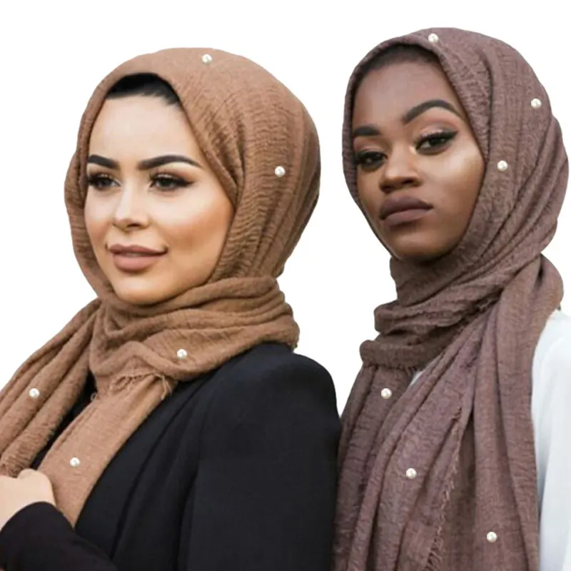 ホットソリッド2022カラーコットンとリネンのしわくちゃのスカーフパールアクセサリースパンコールスカーフイスラム教徒の女性ヒジャーブスカーフ
