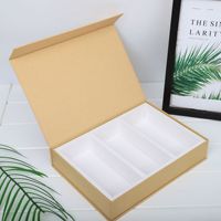Boîte cadeau personnalisée haut de gamme avec couvercle et plateau pour thé, compléments alimentaires, bougies, portefeuille et cadre photo avec logo imprimé UV