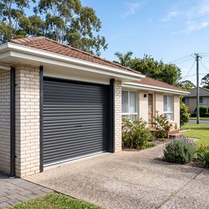 <span class=keywords><strong>Porte</strong></span> de <span class=keywords><strong>garage</strong></span> <span class=keywords><strong>sectionnelle</strong></span> électrique à isolation thermique WANJIA, <span class=keywords><strong>porte</strong></span> de <span class=keywords><strong>garage</strong></span> élégante en aluminium noir - Product Image 5