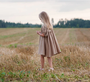 Gaun Musim Panas Anak Perempuan Lucu Berlengan Mengembang Bahan Muslin Warna Beige Gaun Muslin Bohemian Kasual 1 Potong - Product Image 4