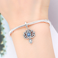 Pendentifs Breloques Classiques en Alliage de Cuivre Plaqué Argent, Fleur de Lotus et Goutte d'Eau, Zircon Bleu, pour la Fabrication de Bijoux DIY et Cadeaux (Vente en Gros)