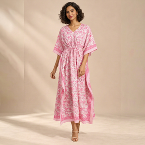 Robe Kaftan Florale Rose et Blanche pour Femme, Col en V Longue avec Bordure Décorative pour Tenue Estivale de Resort – Vente en Gros pour Acheteurs Mondiaux - Product Image 1