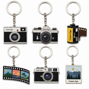 Porte-clés personnalisés rétro en métal avec mini-rouleau de film, souvenir de photographie, design de logo d'appareil photo, promotionnel - Product Image 1
