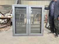 Ventanas abatibles con marco de aluminio y rotura de puente térmico para ventana de doble acristalamiento con pantalla y rejilla antirrobo