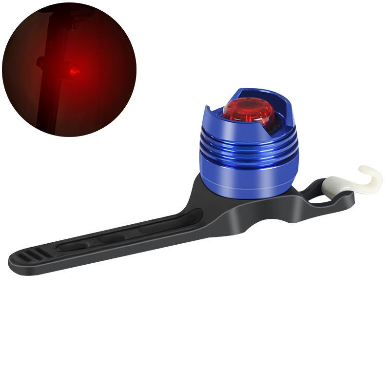 เปลือกสีน้ำเงินพร้อมไฟสีแดง