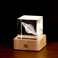 Support d'affichage en bois de haute qualité pour veilleuse, avec interrupteur tactile, base LED rechargeable par USB pour cube en cristal gravé au laser de 50x50x80mm