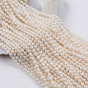 Chaîne de perles d'eau douce naturelles de Zhuji, 3-4 mm, petites perles baroques, trou droit, double face, couleurs blanc clair et rose, vente en gros pour le bricolage - Product Image 2