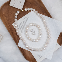 Set Perhiasan Kalung dan Gelang Mutiara Air Tawar Alami Bentuk Hampir Bulat dengan Anting Mutiara Bentuk Roti untuk Wanita