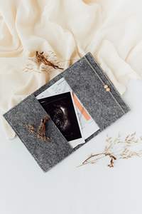 ปกสมุดบันทึกการตั้งครรภ์สีเทาอ่อนคุณภาพสูง  แบบเรียบ  สำหรับใส่บัตรประกันการตรวจครรภ์แบบอัลตราซาวด์ของออสเตรีย - Product Image 2