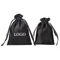 Sacs en satin de soie de haute qualité en gros, sacs d'emballage pour extensions de cheveux, pochettes à cordon, pochettes cadeaux pour perruques avec pompon