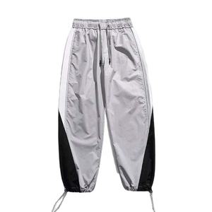 Veste de pluie légère et personnalisée pour hommes, coupe-vent en nylon avec fermeture par cordon, style de rue, taille moyenne, motif foncé, vente en gros - Product Image 1