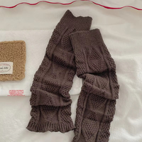Chauffe-jambes gris à bord festonné, confortables, élégants et tendance