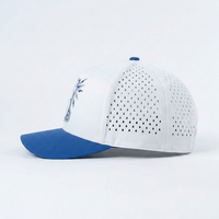 Casquette 5 panneaux blanche et bleue pour hommes et femmes, respirante, avec trous perforés au laser, patch brodé dessin animé, visière incurvée, chapeau de sport