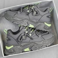 Chaussures décontractées charmantes pour jeunes, vente en gros, baskets de sport antidérapantes à plateforme, chaussures de course tendance à semelle souple