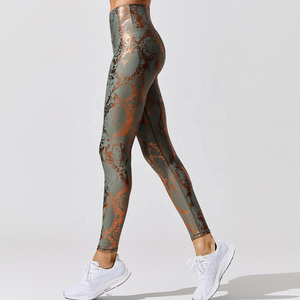 Leggings en peau de serpent personnalisés en gros d'usine Leggings taille haute à imprimé animal pour les femmes - Product Image 2