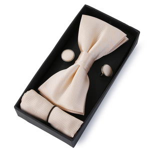 Coffret Cadeau Luxe Doré pour Hommes : Nœuds Papillon, Mouchoirs de Poche et Boutons de Manchette Tendance pour Fêtes et Mariages - Product Image 4