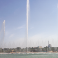 Fontaine d'eau musicale décorative extérieure moderne en acier inoxydable LED personnalisée pour usage commercial
