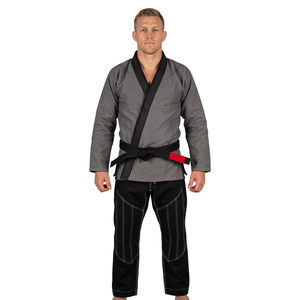 Kimono Gris para BJJ, Corte Regular, Uniforme de Artes Marciales para Adultos con Cinturón Negro y Pantalones con Punta Roja, Estilo Jiu Jitsu Brasileño - Product Image 1