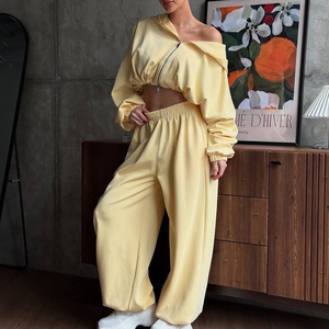 Ensemble de survêtement 2 pièces pour femme : pantalon de jogging uni et sweat à capuche zippé, personnalisable avec logo, confortable - Product Image 2