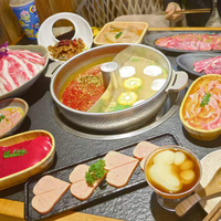 Table de restaurant Dansen en marbre avec foyer intégré sans fumée et barbecue encastré