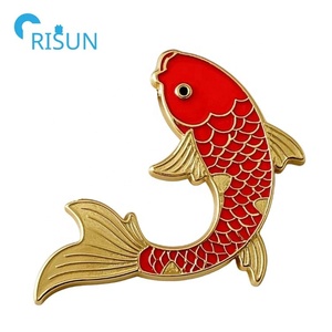 Fabricante esmalte delfín ballena tiburón amuleto de la suerte Koi Cyprinus <span class=keywords><strong>Carpio</strong></span> pez solapa Pin insignia broche personalizado esmalte Pin arrecife pez - Product Image 3