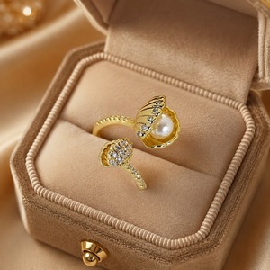 Anello Aperto Regolabile con Design a Conchiglia e Dettaglio Stile Perla, Accessori di Moda per Donne - Product Image 1
